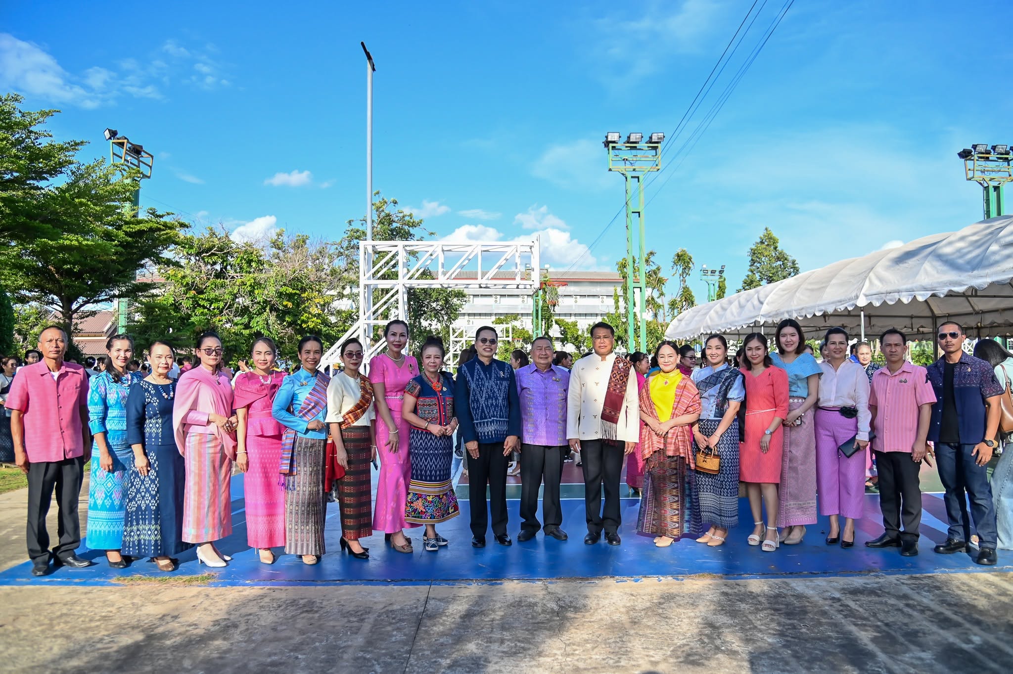 อบจ.อุบลราชธานี ร่วมสืบสานผ้าอัตลักษณ์เมืองอุบลฯ “สืบสานศาสตร์ศิลป์ มรดกแผ่นดิน ผ้าถิ่นไทอุบล