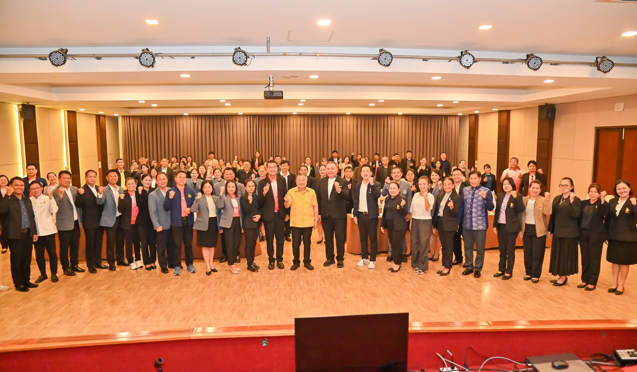 อบจ.อุบลฯ จัดโครงการฝึกอบรมเสริมสร้างภาวะผู้นำในการบริหารจัดการศึกษา วันแรก มุ่งพัฒนาผู้บริหารสถานศึกษายุคดิจิทัล